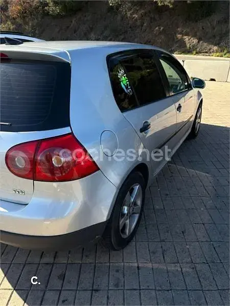 Usado VW Golf IV Trendline 105 CV (77 kW) 2004 Gris / plata Berlina