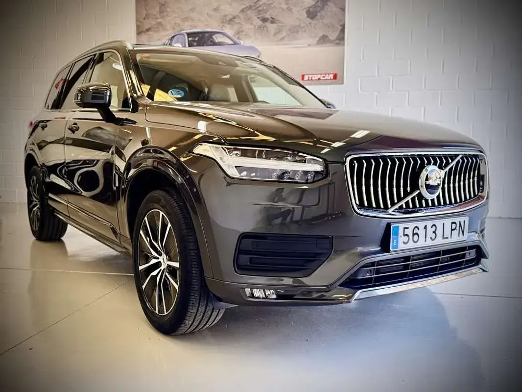 Usado Volvo XC90 Momentum 235 CV (172 kW) 2021 Gris SUV