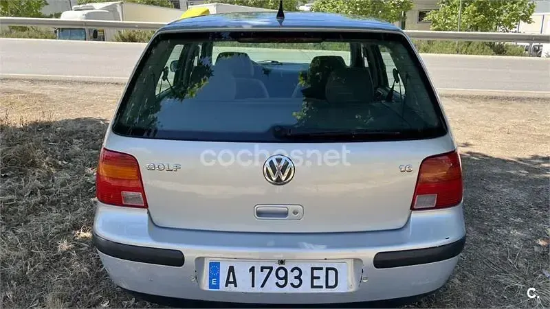 Usado VW Golf III Conceptline 100 CV (73 kW) 1999 Gris / plata Berlina