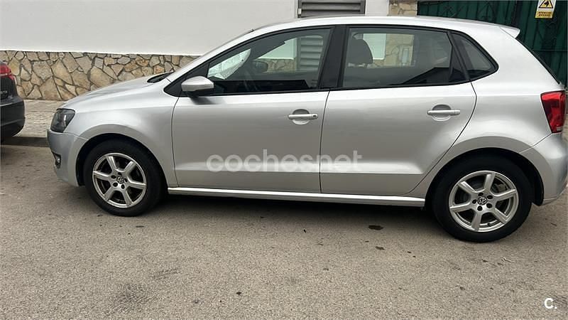 Usado VW Polo Advance 60 CV (44 kW) 2014 Gris / plata Berlina