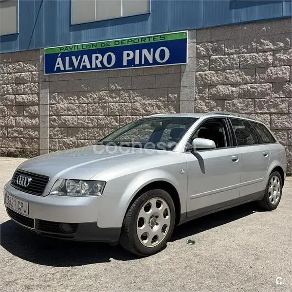 Usado Audi A4 130 CV (95 kW) 2003 Gris / plata Familiar