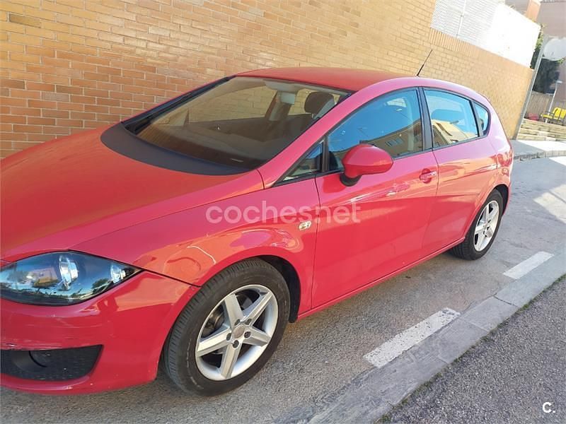 Usado Seat Leon Reference 90 CV (66 kW) 2009 Rojo Utilitario
