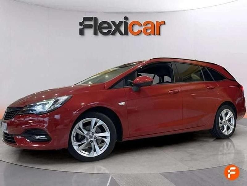 Usado Opel Astra GS Line 110 CV (80 kW) 2021 Rojo Familiar