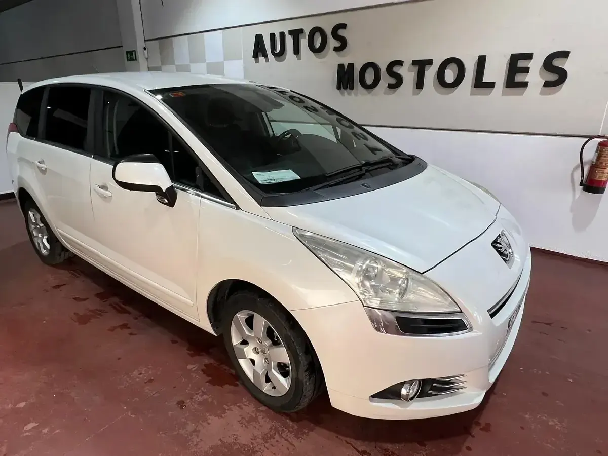 Usado Peugeot 5008 Family 112 CV (82 kW) 2010 Monovolumen