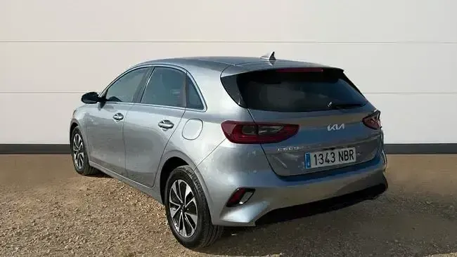 Usado Kia Ceed 100 CV (73 kW) 2025 Gris Utilitario