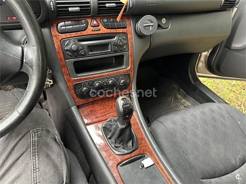 Usado Mercedes C220 Classic 143 CV (105 kW) 2003 Beige Berlina