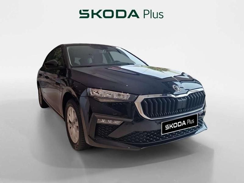 Usado Skoda Scala 116 CV (85 kW) 2025 Negro Utilitario