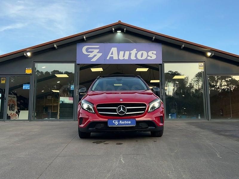 Usado Mercedes GLA200 Urban 156 CV (114 kW) 2014 Rojo SUV