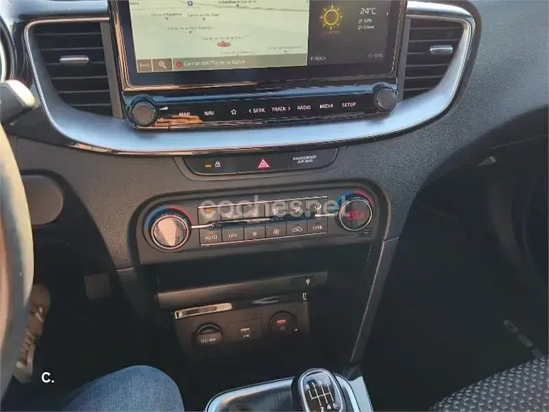 Usado Kia Ceed 100 CV (73 kW) 2020 Rojo Utilitario