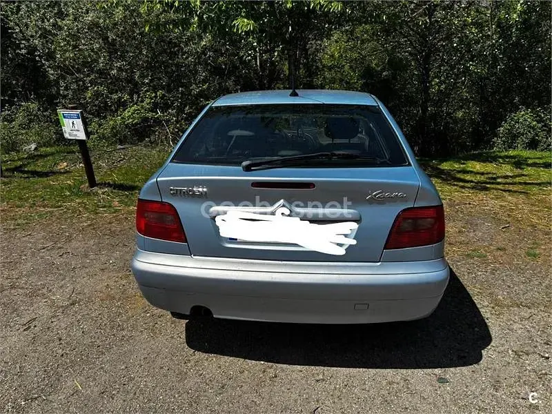 Usado Citroën Xsara 110 CV (80 kW) 2001 Gris / plata Berlina