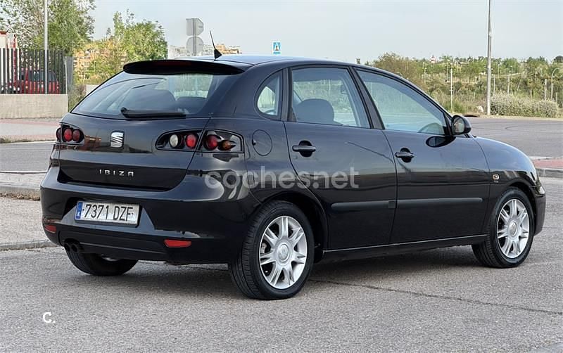 Begagnad Seat Ibiza 100 HK (73 kW) 2006 Svart Halvkombi