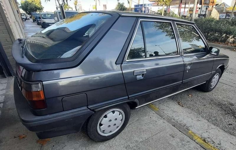Usado Renault 14 60 CV (44 kW) 1988 Gris Utilitario