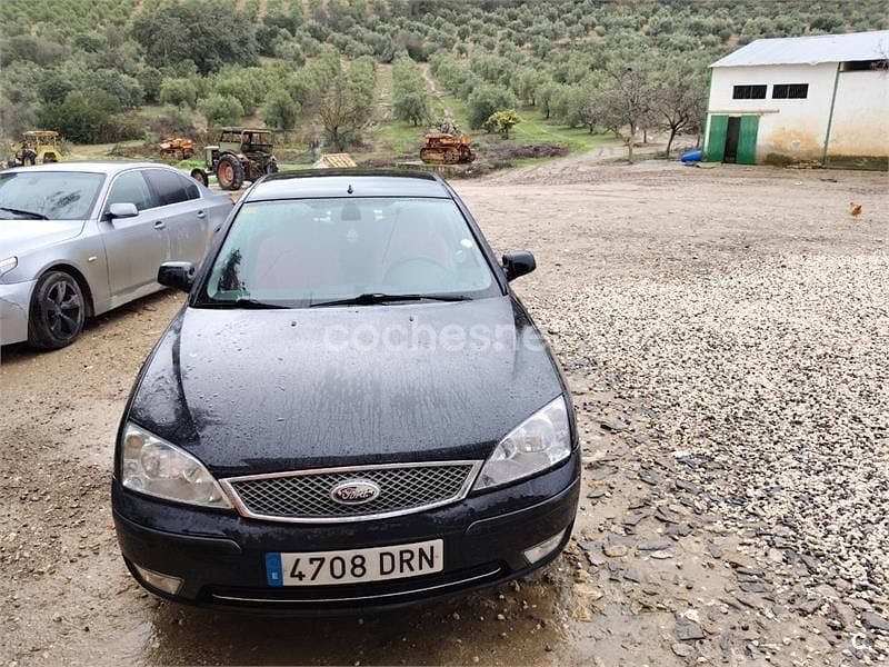 Usado Ford Mondeo Trend 130 CV (95 kW) 2005 Negro Berlina