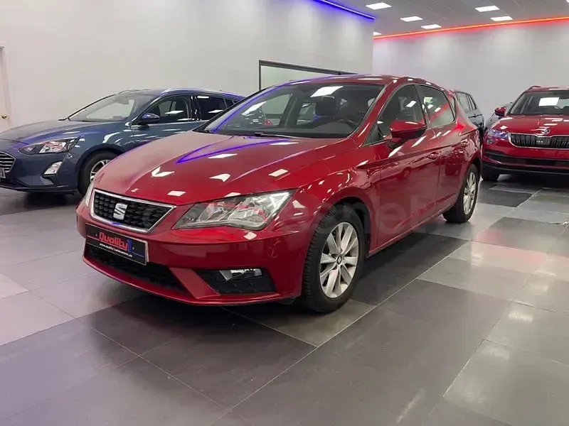 Usado Seat Leon Style 110 CV (80 kW) 2018 Granate Berlina
