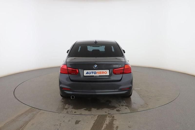 Usado BMW 318 Sport Line 150 CV (110 kW) 2018 Gris Berlina