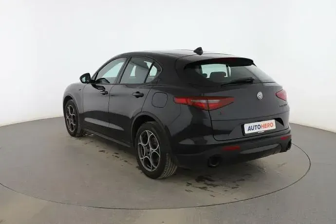 Usado Alfa Romeo Stelvio Sprint 200 CV (147 kW) 2021 Negro SUV