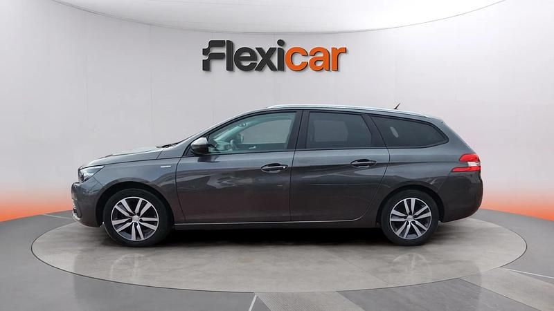 Usado Peugeot 308 SW Style 131 CV (96 kW) 2021 Gris Familiar