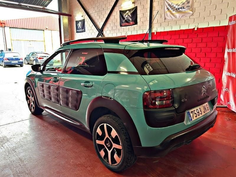 Usado Citroën C4 Cactus Feel 100 CV (73 kW) 2015 Azul Utilitario