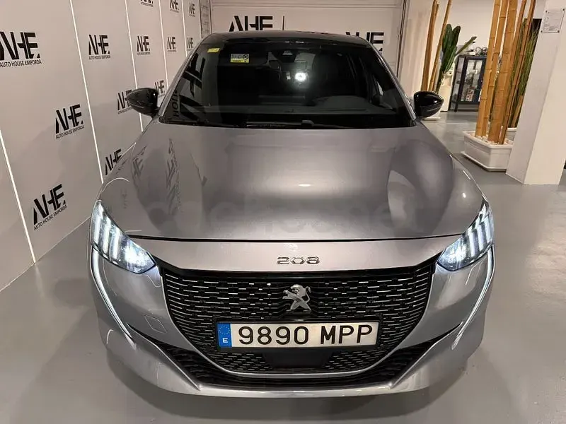 Usado Peugeot 208 GT 100 CV (73 kW) 2022 Gris / plata Utilitario