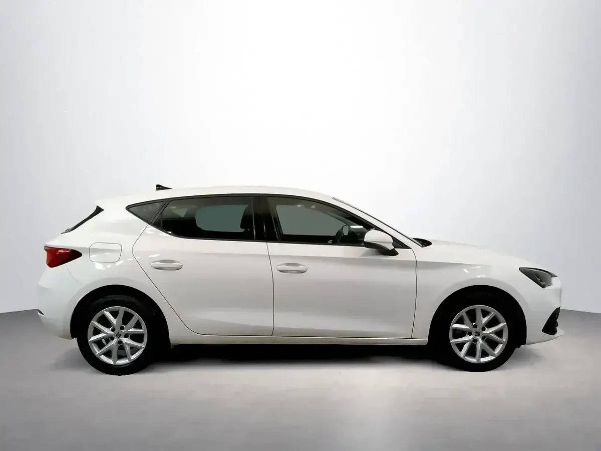 Usado Seat Leon Style 116 CV (85 kW) 2021 Blanco Utilitario