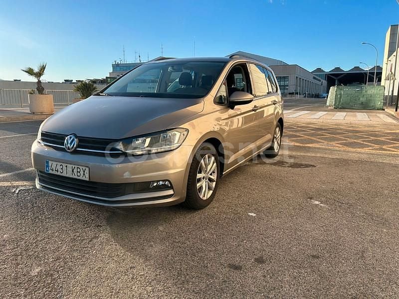 Beige Usado 2017 VW Touran Advance Monovolumen | 15.900 € (Buen precio) - Imagen 1/4