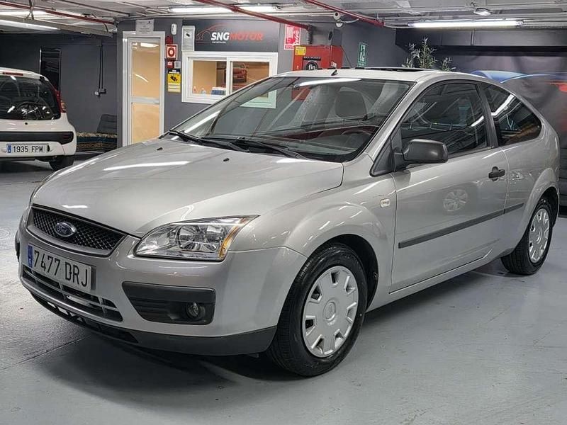 Gris Usado 2005 Ford Focus Trend Utilitario | 5750 € (Precio justo) - Imagen 1/4