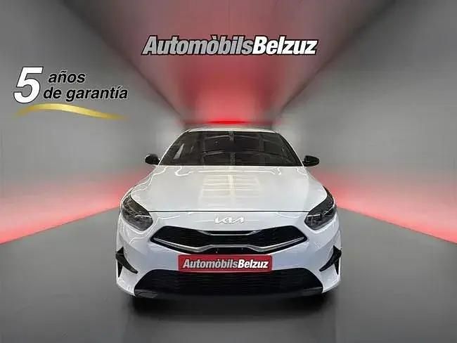 Begagnad Kia Ceed 101 HK (74 kW) 2025 Vit Halvkombi
