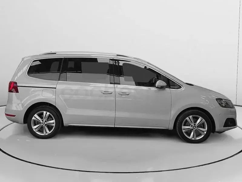Usado Seat Alhambra XCELLENCE 150 CV (110 kW) 2021 Gris / plata Monovolumen