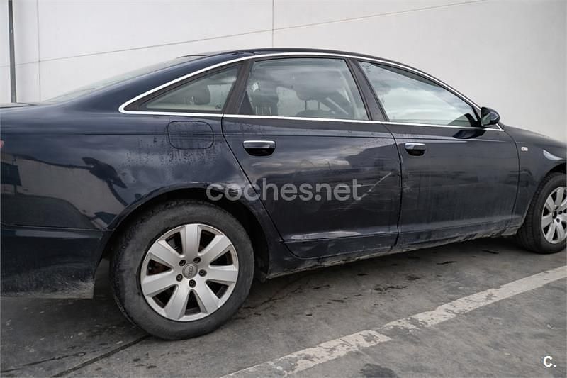 Usado Audi A6 140 CV (102 kW) 2006 Azul Berlina