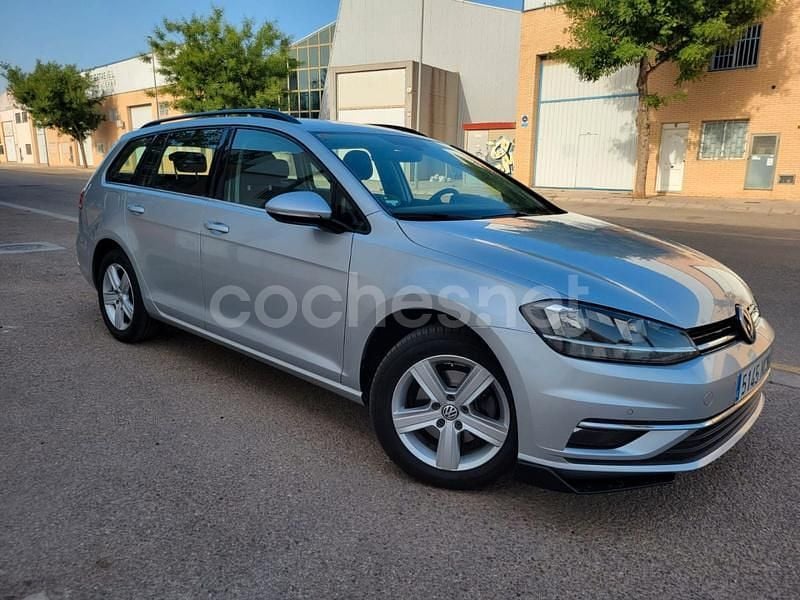 Gris / plata Usado 2019 VW Golf VII Advance Familiar | 13.950 € (Super precio) - Imagen 1/4