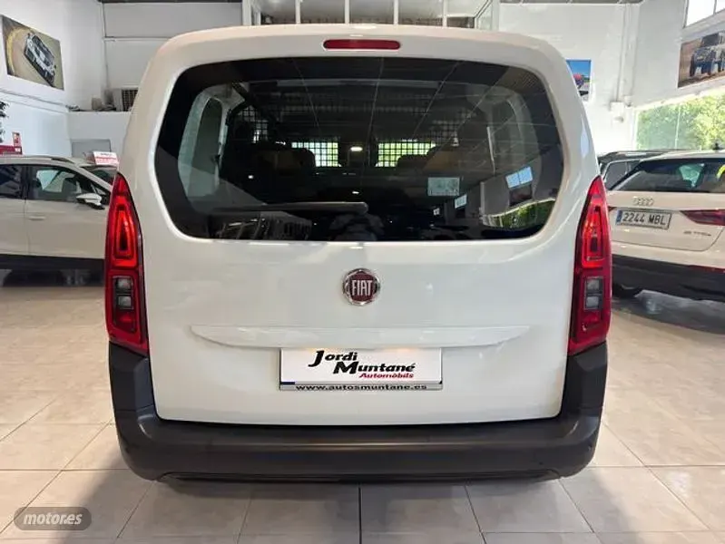Usado Fiat Doblò 130 CV (95 kW) 2023 Blanco Monovolumen