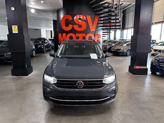 Usado VW Tiguan Life 244 CV (179 kW) 2022 Gris SUV