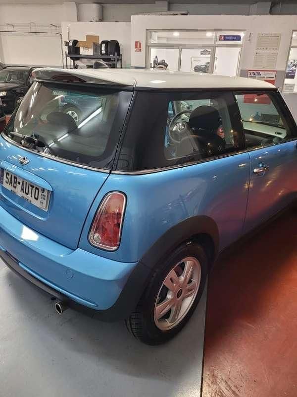 Usado Mini ONE 90 CV (66 kW) 2004 Azul Utilitario