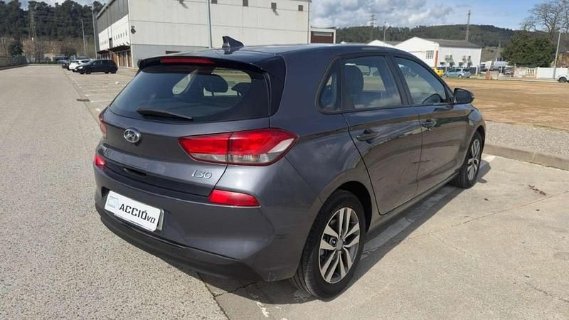 Usado Hyundai i30 116 CV (85 kW) 2019 Gris Utilitario