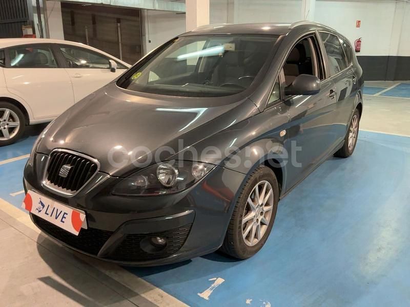 Usado Seat Altea XL Style 105 CV (77 kW) 2010 Gris / plata Monovolumen