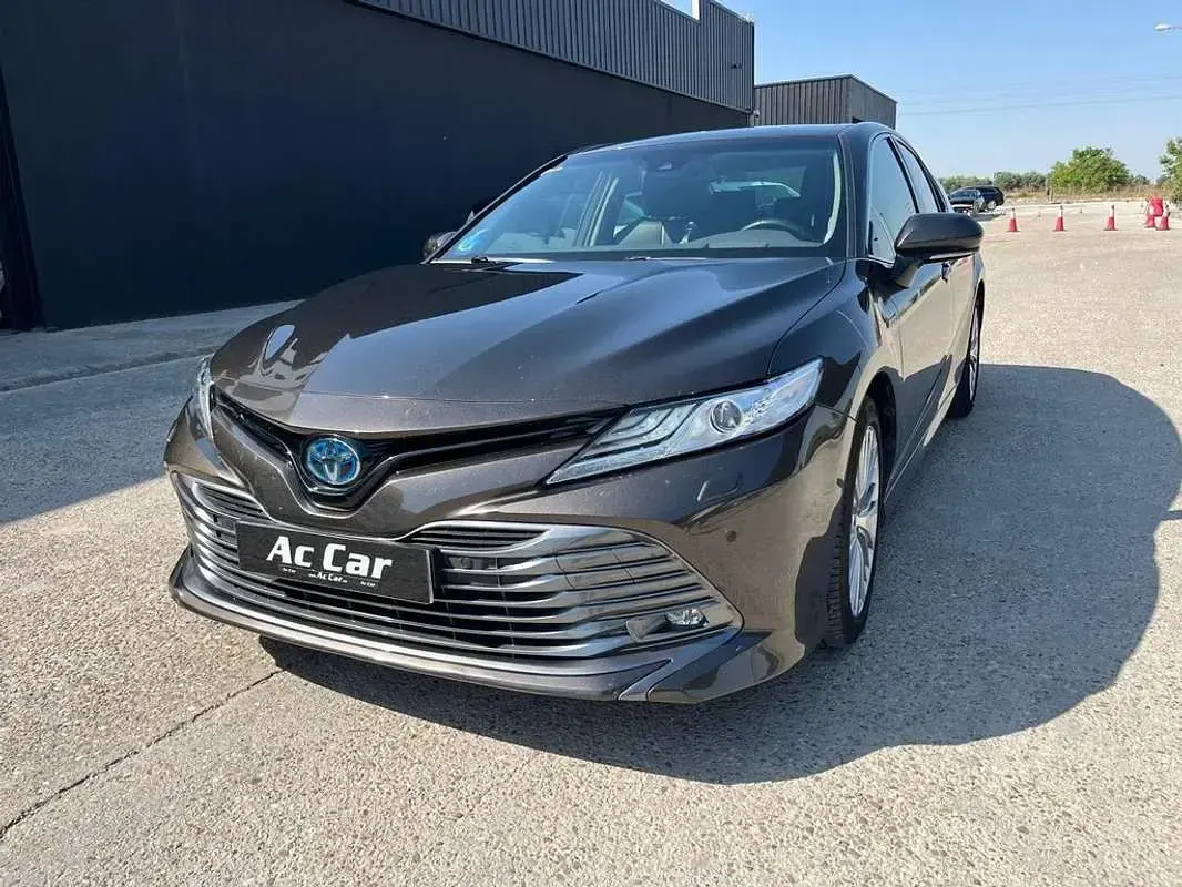 Usado Toyota Camry Luxury 218 CV (160 kW) 2020 Marrón Berlina