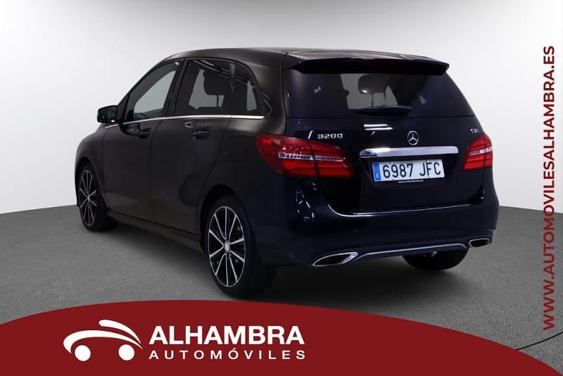 Usado Mercedes B200 AMG 136 CV (100 kW) 2015 Negro Monovolumen
