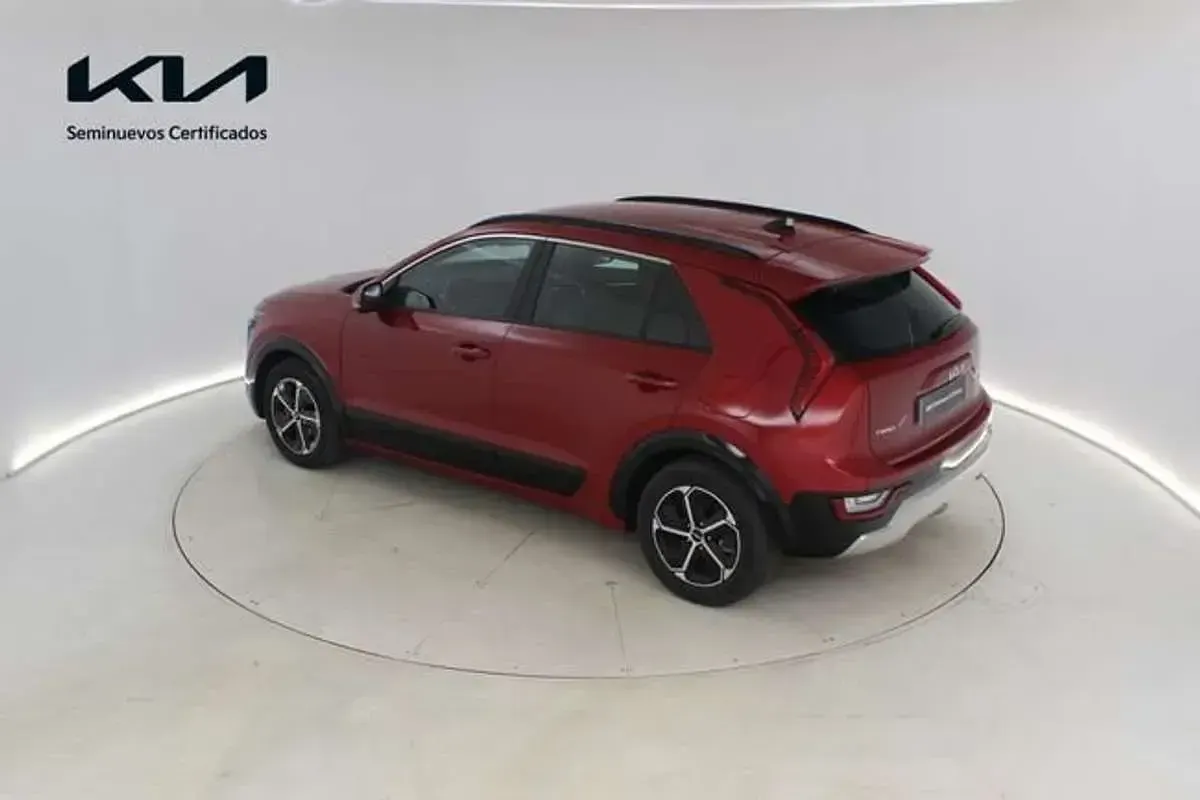 Usado Kia Niro 141 CV (103 kW) 2024 Rojo SUV