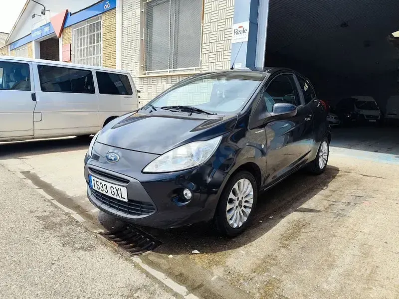 Usado Ford Ka Trend 69 CV (50 kW) 2010 Negro Utilitario