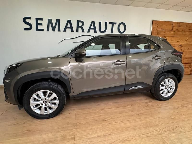 Gris / plata Usado 2022 Toyota Yaris Cross Business Edition SUV | 23.490 € (Precio justo) - Imagen 1/4