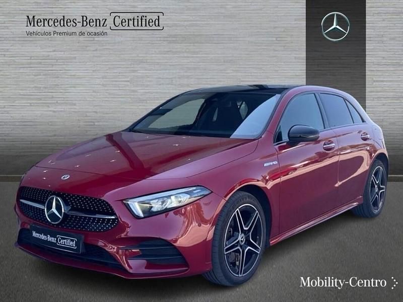 Usado Mercedes A250 AMG line 218 CV (160 kW) 2022 Patagonia red  metallic paint