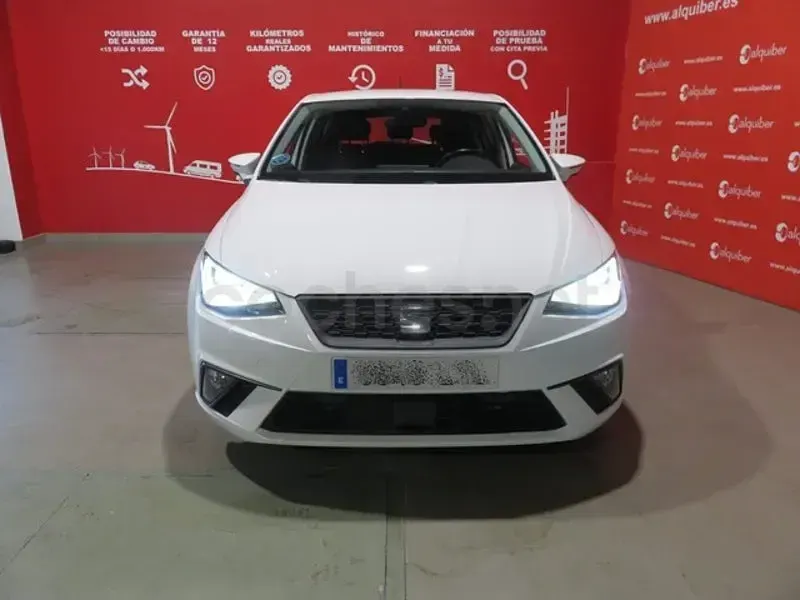 Usado Seat Ibiza Style Plus 110 CV (80 kW) 2022 Blanco Utilitario