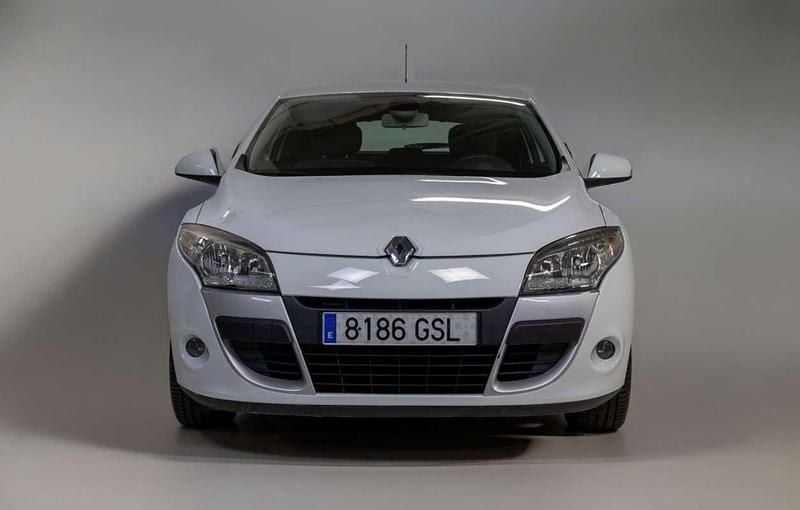 Usado Renault Mégane III Expression 111 CV (81 kW) 2009 Blanco Coupe