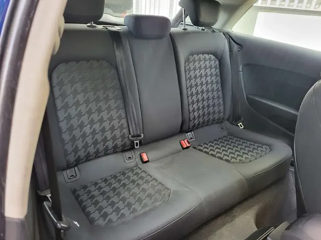 Usado Audi A3 Ambiente 105 CV (77 kW) 2014 Azul Utilitario