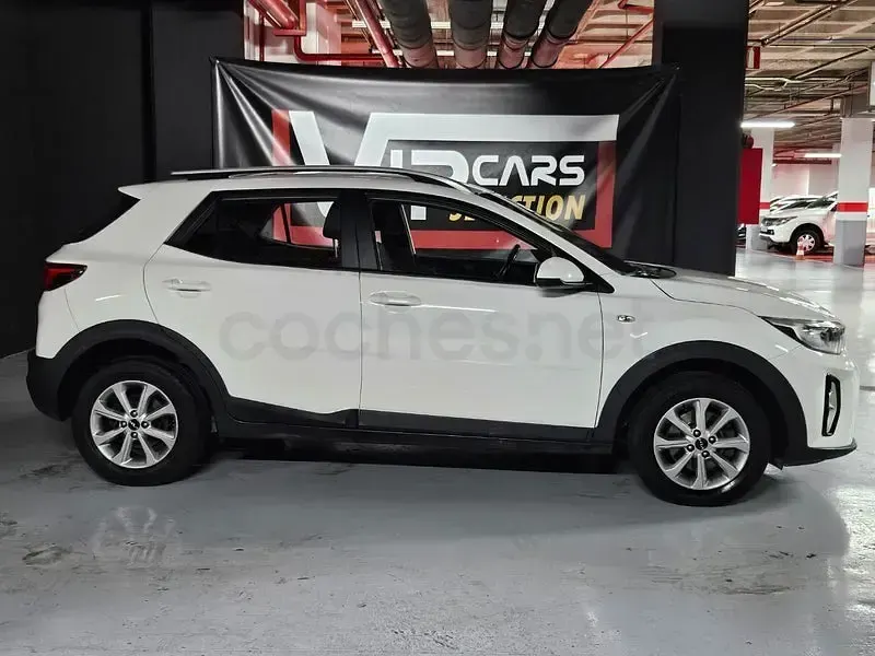Usado Kia Stonic 84 CV (61 kW) 2023 Blanco SUV