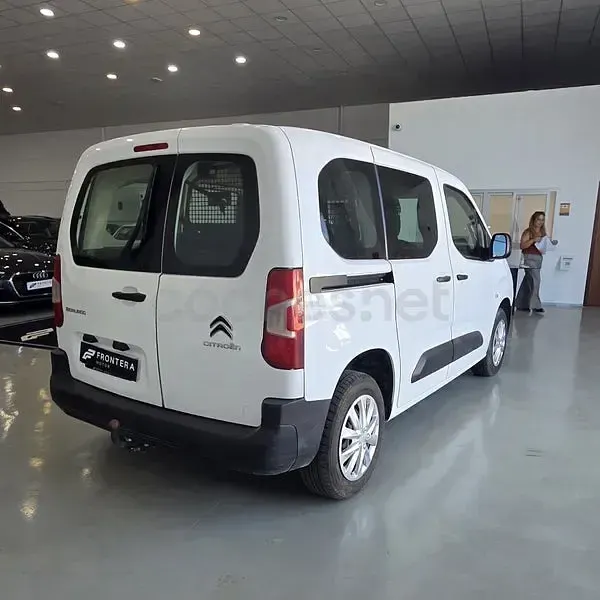 Usado Citroën Berlingo Live 102 CV (75 kW) 2022 Blanco Monovolumen