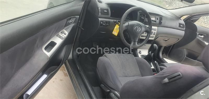 Usado Toyota Corolla Sol 90 CV (66 kW) 2004 Gris / plata Berlina