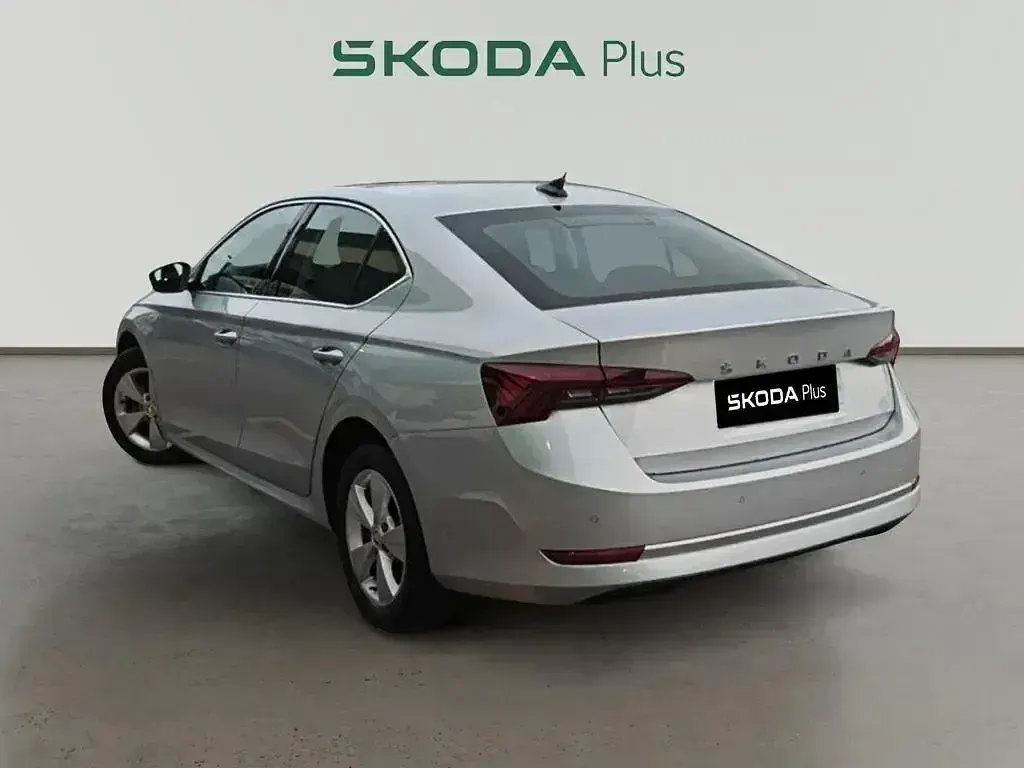 Usado Skoda Octavia Ambition 150 CV (110 kW) 2022 Gris Berlina
