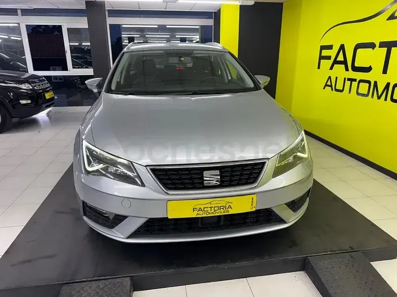 Usado Seat Leon Style 115 CV (84 kW) 2019 Gris / plata Familiar