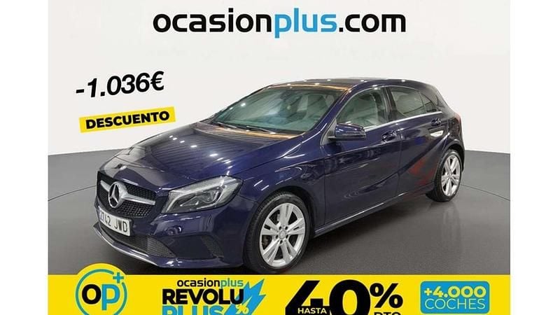 Usado Mercedes A180 109 CV (80 kW) 2017 Azul Utilitario